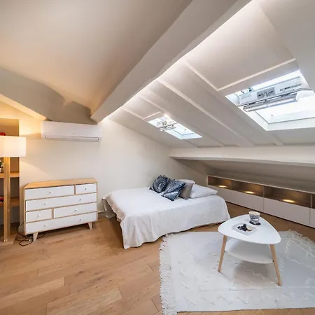 Appartamento Elegant Renovated On The Floor Center *