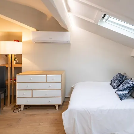Appartamento Elegant Renovated On The Floor Center