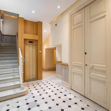 Elegant Renovated On The Floor Center Cannes
